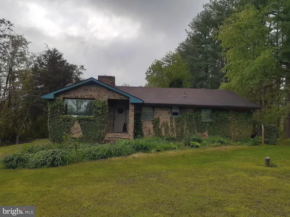 2 Pine Tree Ln, Washington, VA 22747