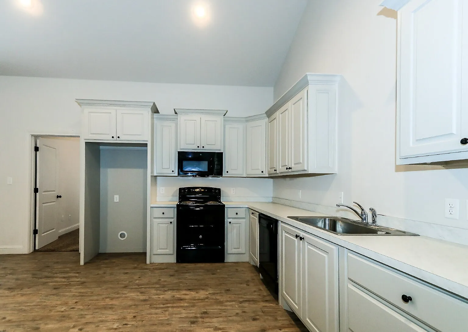 3 bed, 2.0 bath, 1400 sqft, $1,450 — Photo 4