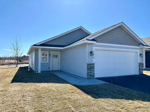 704 Cherrywood Ln NE, Isanti, MN 55040