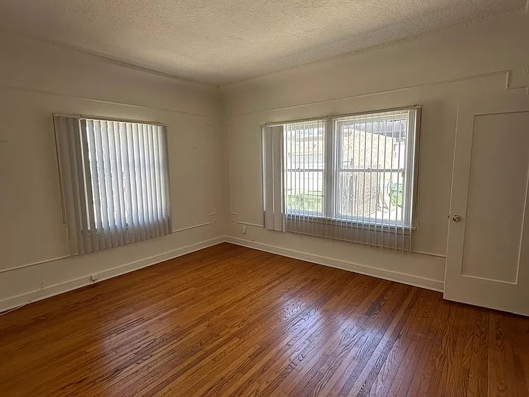 454 N Orange Grove Ave — Photo 7