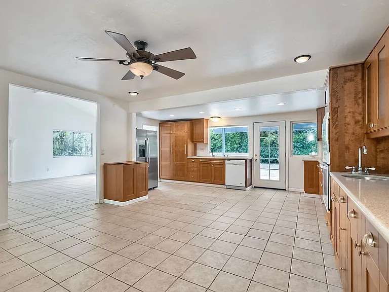 822 Santa Inez — Photo 4