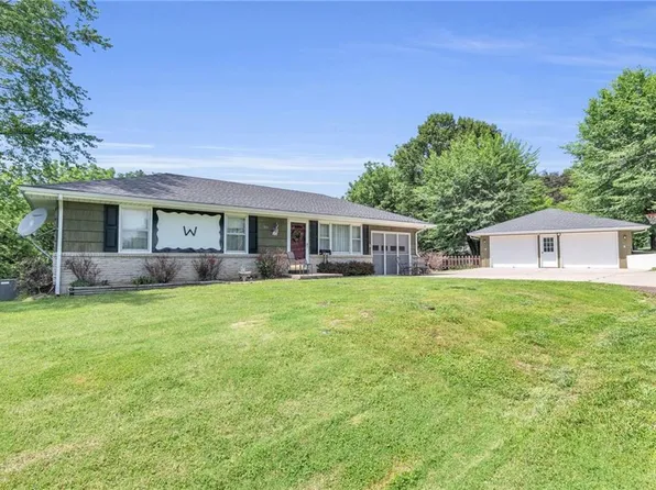 800 North St, Camden, MO 64017