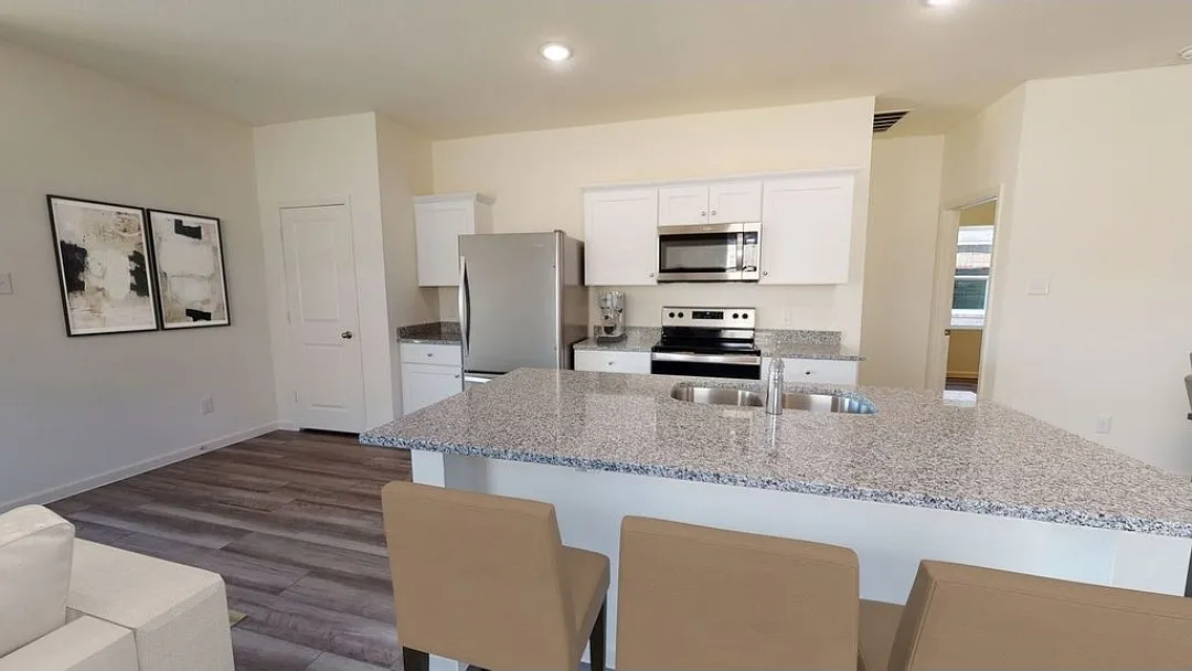 3 bed, 1412 sqft, $2,400 — Photo 1