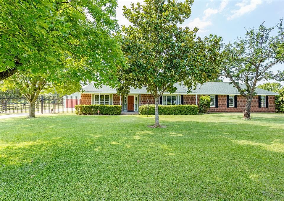 1st image of 4511 Dewberry Ln