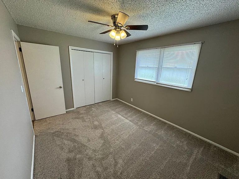 336 N Country Acres Ave — Photo 9