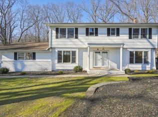 8 Stratford Way, Morris Plains, NJ 07950
