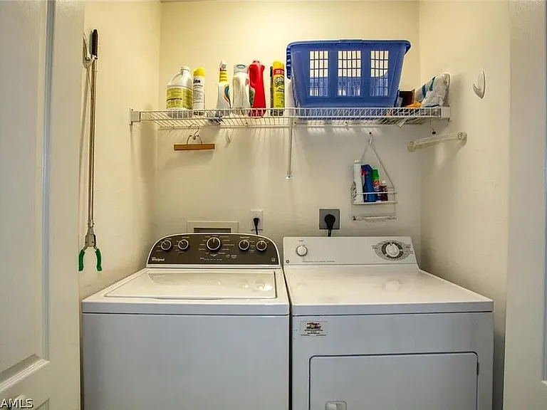 Washer dryer in unit