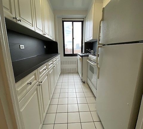 5th image of 10 W 135th St APT 16K