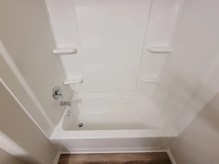 942 Amesbury Ct — Photo 21