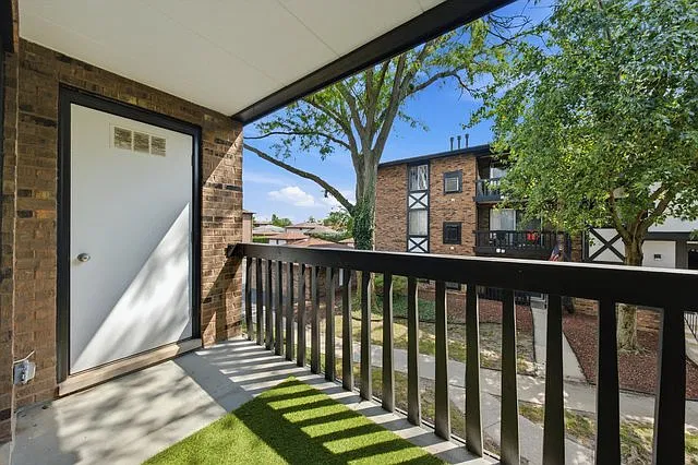 2 bed, 1100 sqft, $2,000 — Photo 2