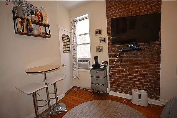 1st image of 1746 2nd Ave #3