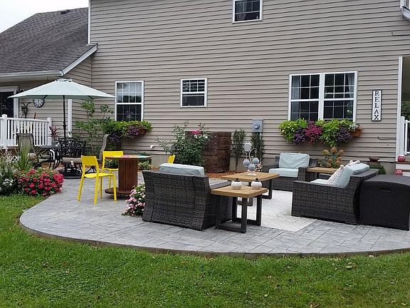 4th image of 2254 Blasdel Dr