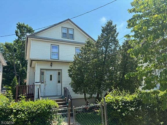 2nd image of 1338 E 2Nd St