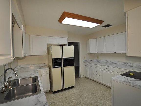3rd image of 602 Garden St