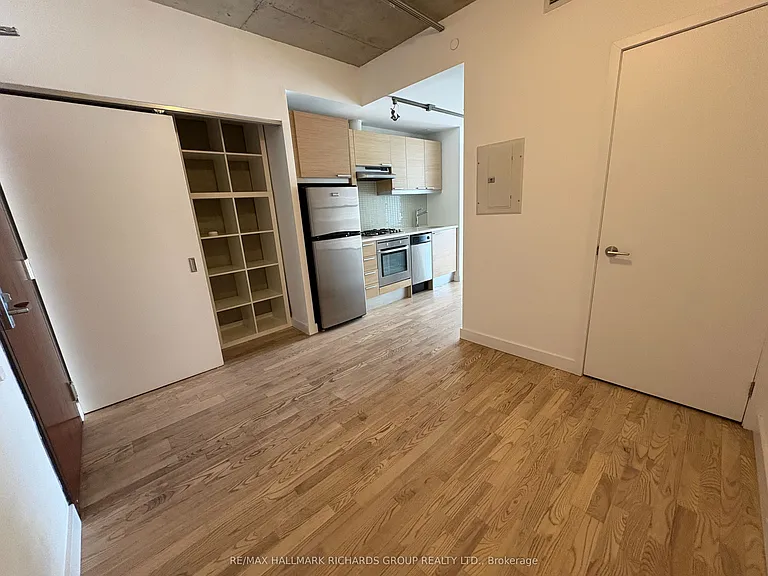 25 Oxley St #404 — Photo 5