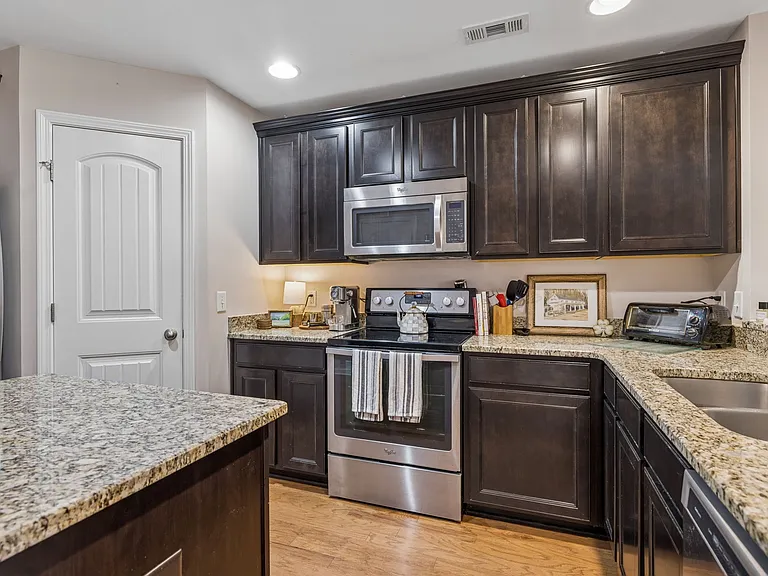 1319 Riverbrook Dr — Photo 13