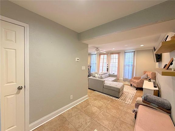 5th image of 4727 Jarboe St APT 102