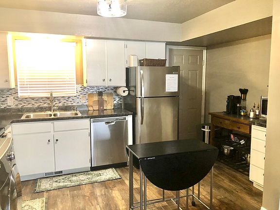 Fully equipped kitchen.