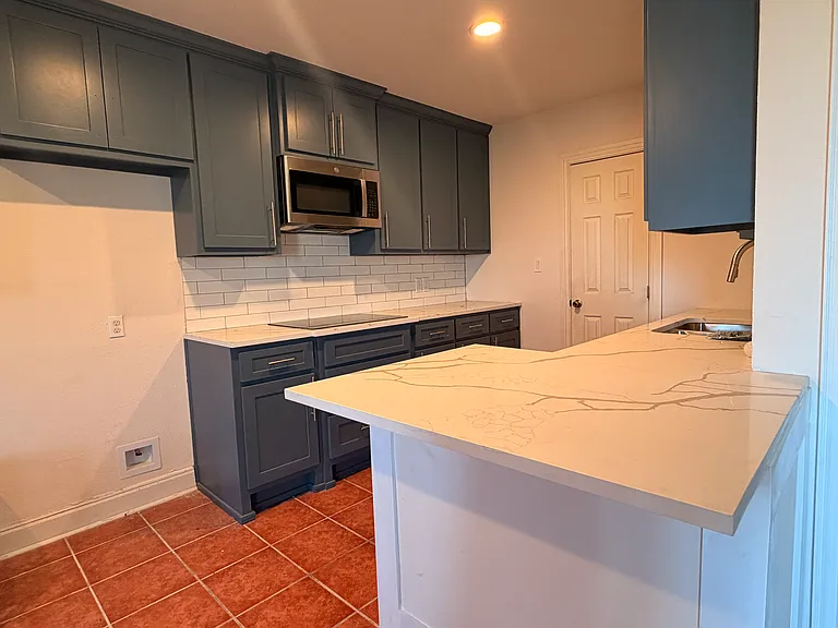2111 Deerfield Dr — Photo 6