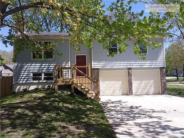 A beautiful new deck and front door enhance this lovely home.  There is a brand new driveway and it has newer siding, thermal paned tilt-in windows and roof.  You'll be on easy street when you move into this gem.