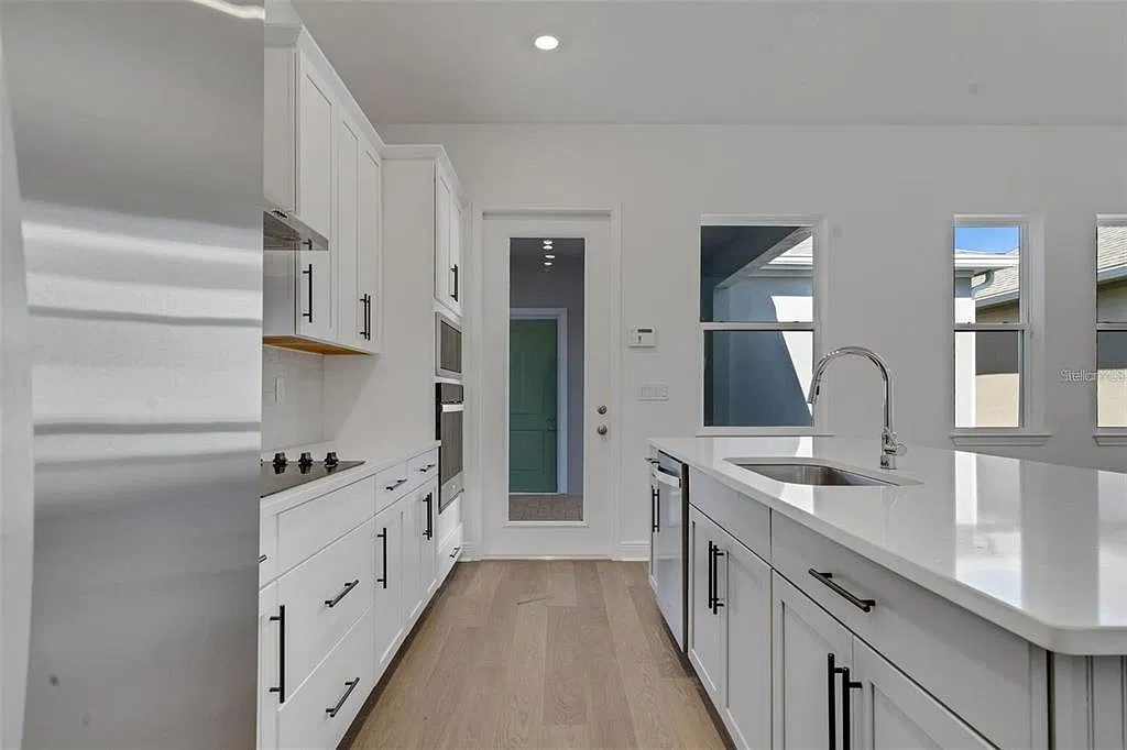 3 bed, 2.5 bath, 2150 sqft, $4,200 — Photo 3