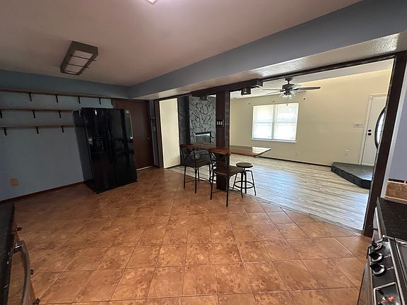 2nd image of 17 W Lake Cir