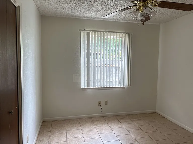 2408 Carnation Dr — Photo 14