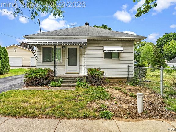 2nd image of 2083 Dutcher St