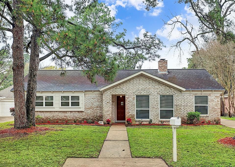 1st image of 2611 Pine Village Dr
