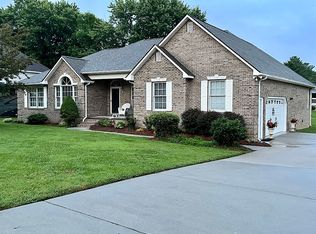 106 Michaela Ln, Jacksboro, TN 37757