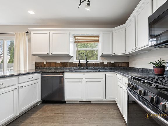 5th image of 521 S Sheridan Rd