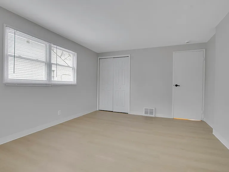 Amherst Townhomes — Photo 8