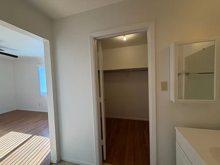 8444 Spain Rd NE — Photo 21