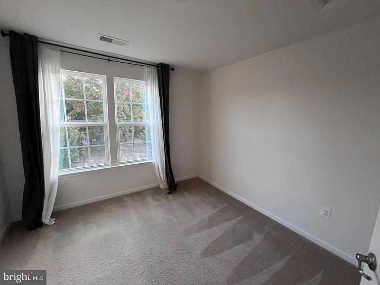 1118 Oakwood St — Photo 15