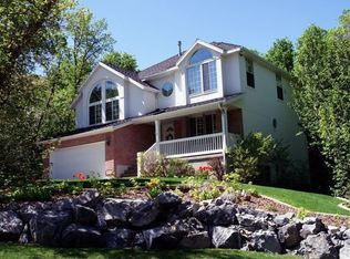 2880 S Cave Hollow Way, Bountiful, UT 84010