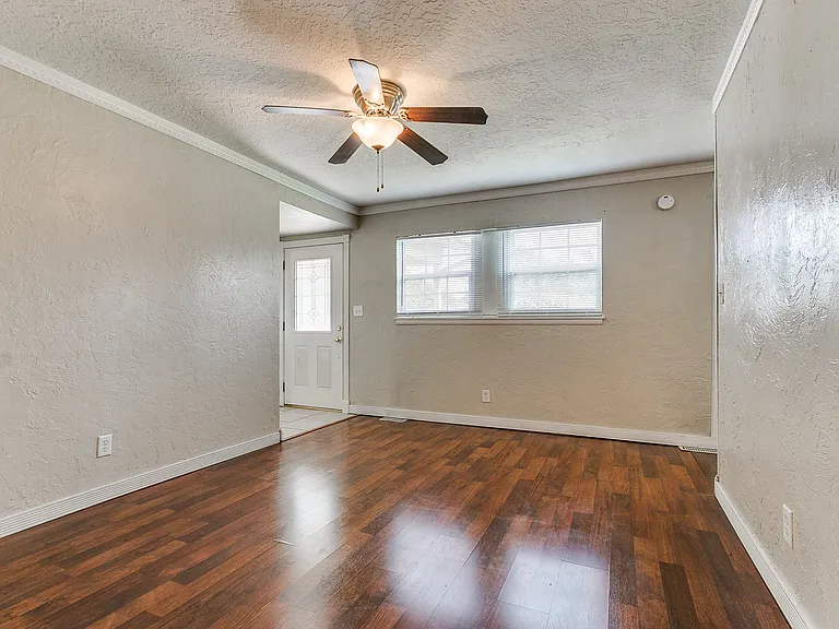1612 Dakota St — Photo 49