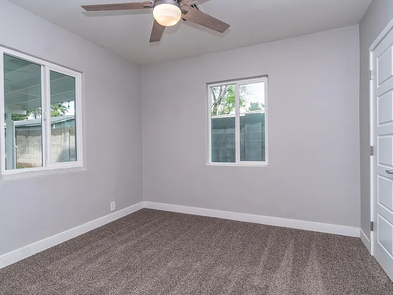 2514 E Indianola Ave — Photo 27