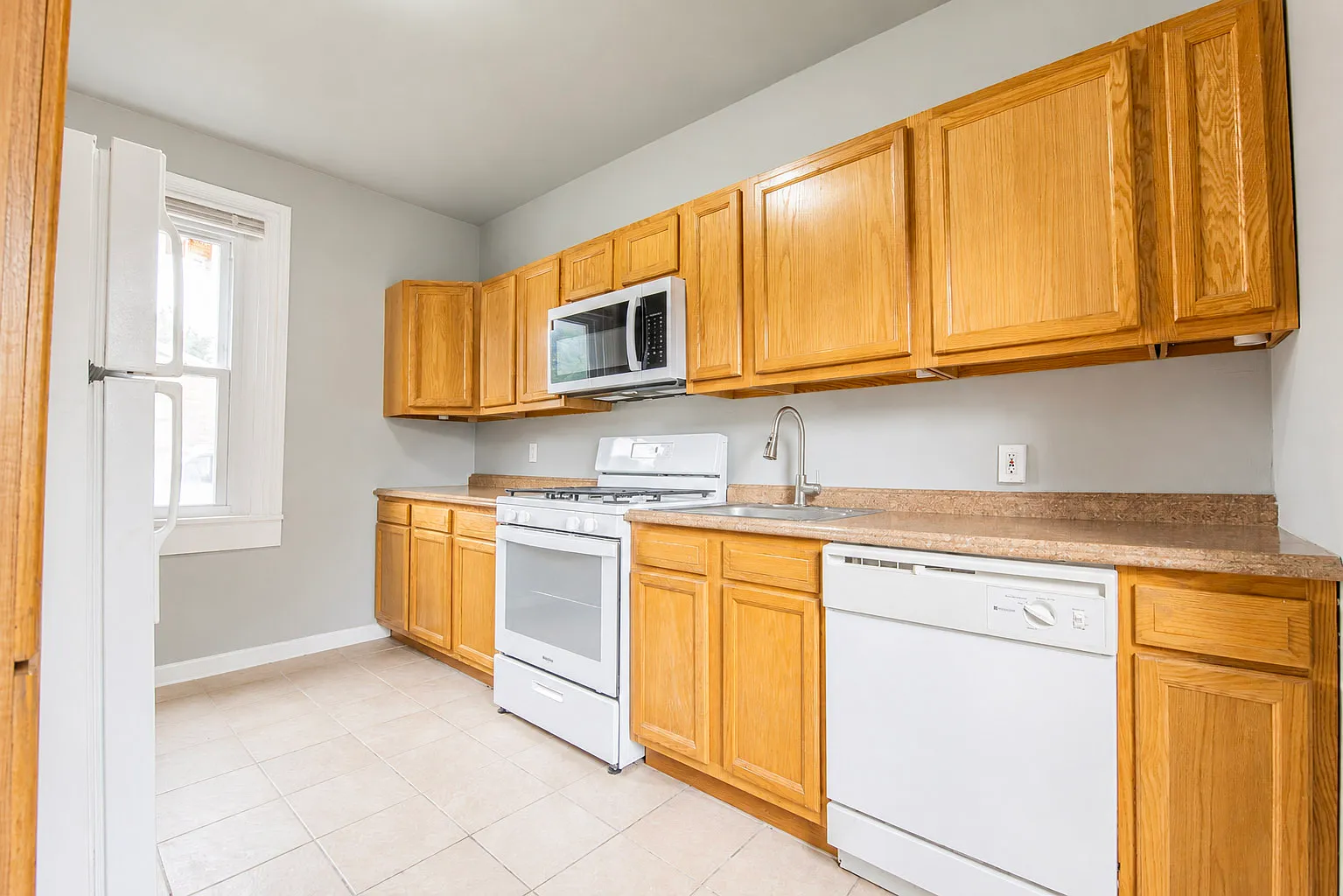 211 Front Street - 4 — Photo 4