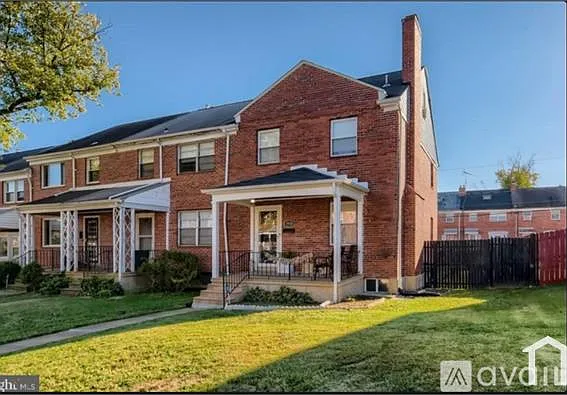 1915 Hillenwood Rd — Photo 1