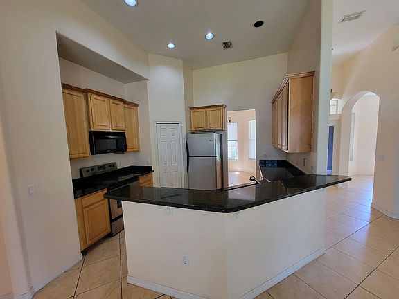 5th image of 785 Whitemarsh Ave