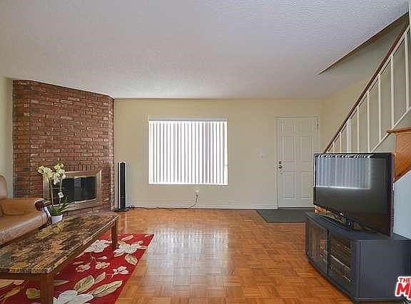 5th image of 544 E Magnolia Blvd