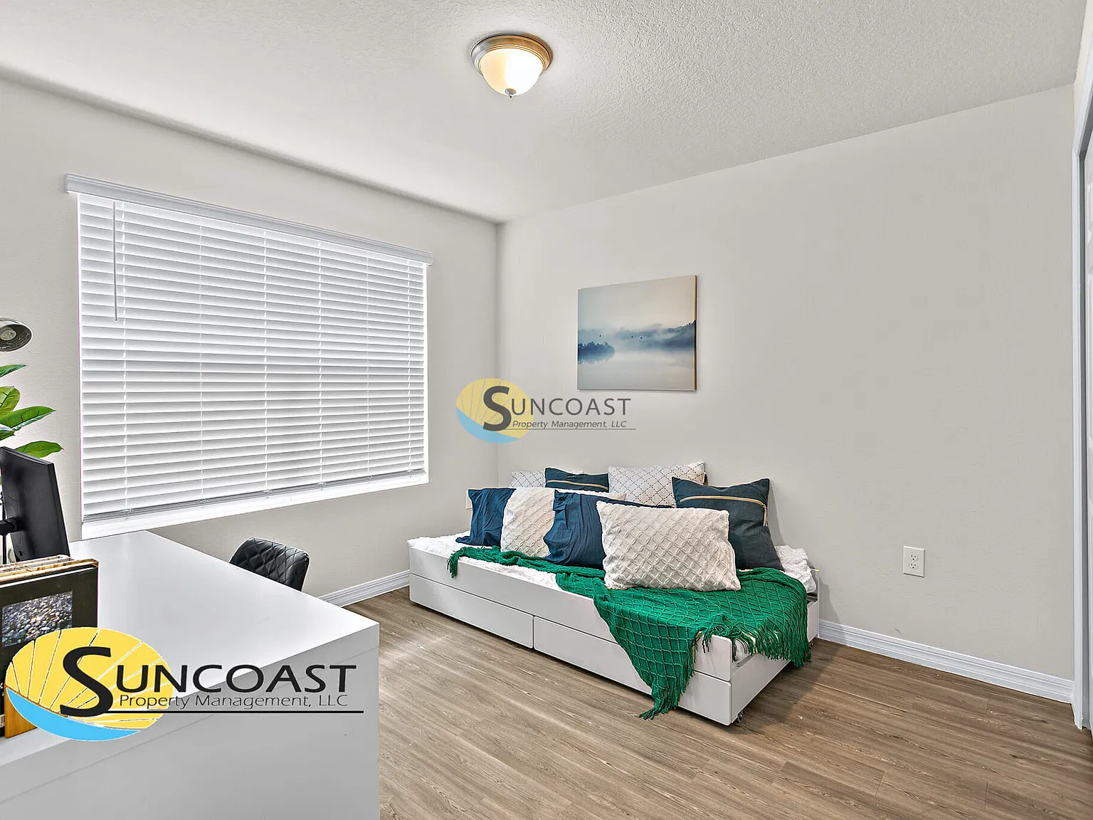Coming Soon! 2 Bed in a Great Location! — Photo 4