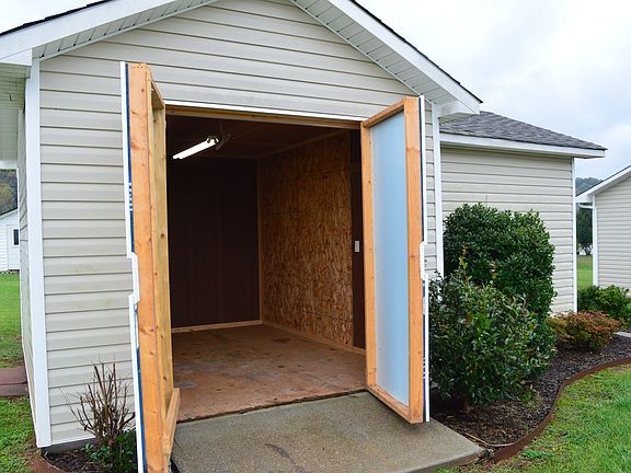 4th image of 137 Clarksdale Cir