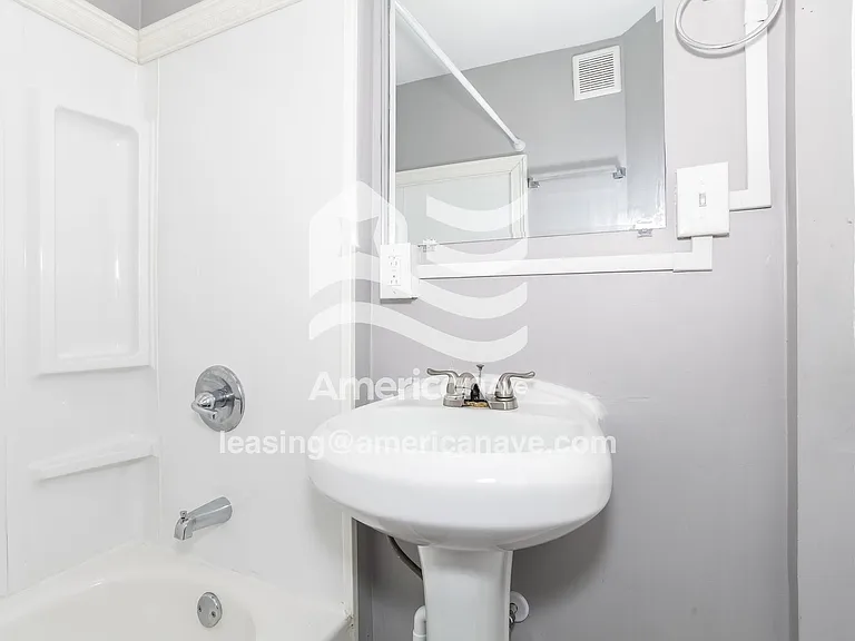 198410_013_bathroom_13816828.jpg
