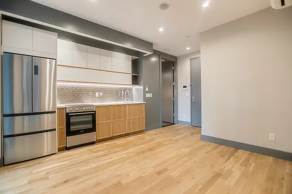 Rented by Commercial Capital Resources INC | media 52