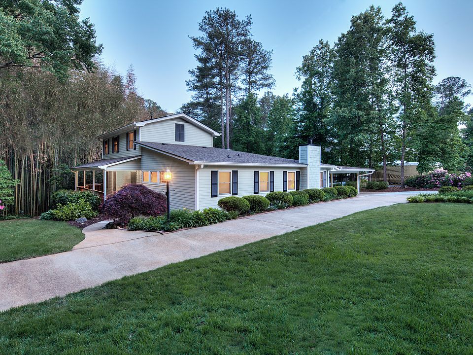 Lake Front Living!