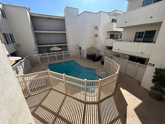5th image of 15050 Burbank Blvd APT 13
