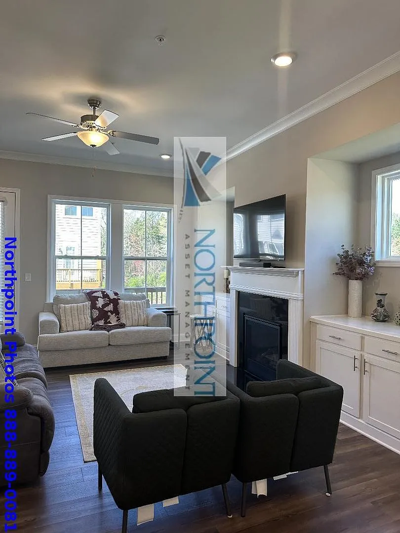 3-Bedroom, 3.5 Bath home for Rent in Smyrna, GA | Modern Kitchen | Corner Unit — Photo 4