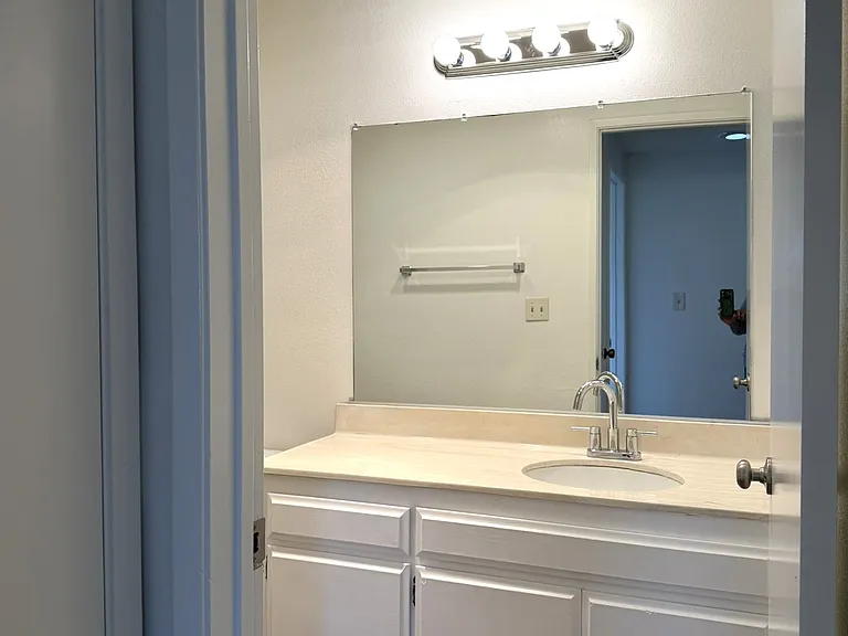 570 W 24th St #9 — Photo 22