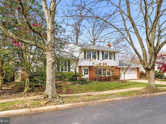3rd image of 2525 Wexford Dr